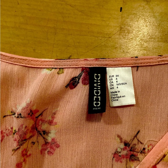 Floral Blouse With Raffle Sleeves - Picture 2 of 2